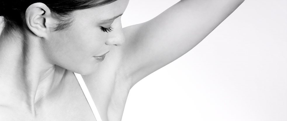 Eucerin-Modell zeigt Achsel