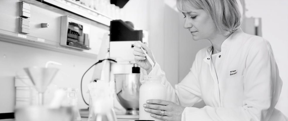 Wissenschaftlerin im Labor