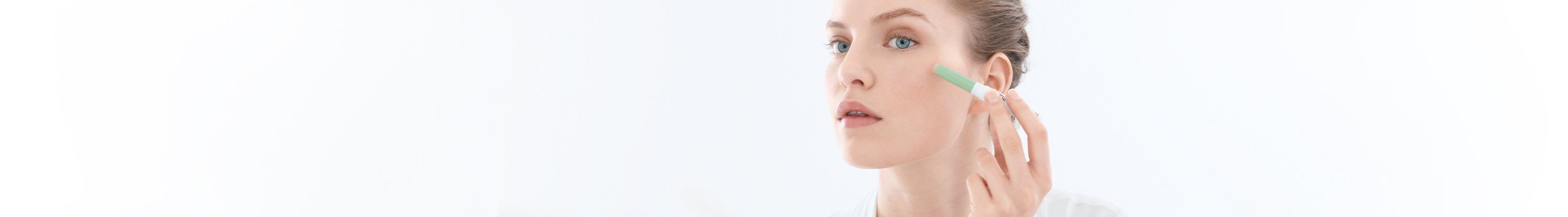 Mädchen mit zu Unreinheiten neigender Haut